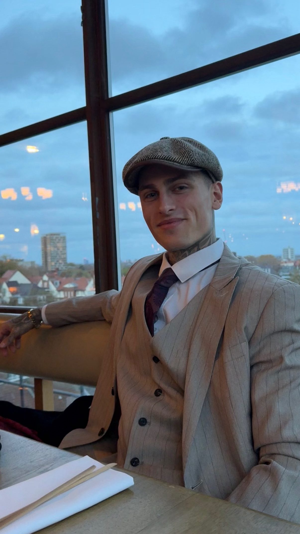 Instagram post by @fabientietjen for KILIAN PARIS. Caption reads: Strangers are always welcome 🍂🍁.