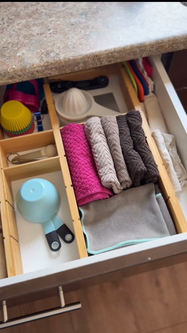 Instagram post by @_tarapaquette for SpaceAid. Caption reads: [...] #gifted

#DrawerGoals #OrganizedHome....