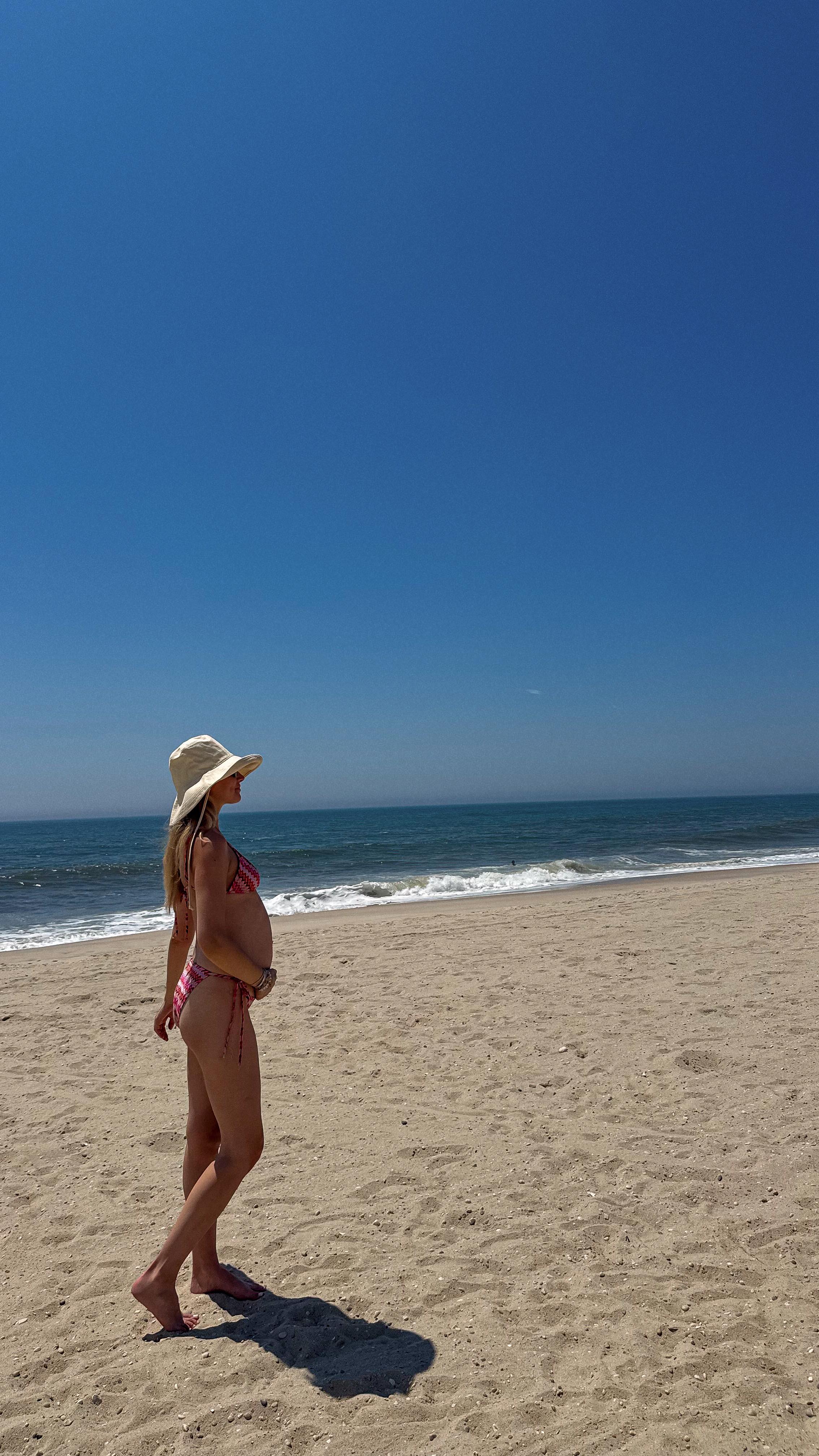 Instagram post by @smileyrileyd for Barefaced. Caption reads: [...] for those endless beach....