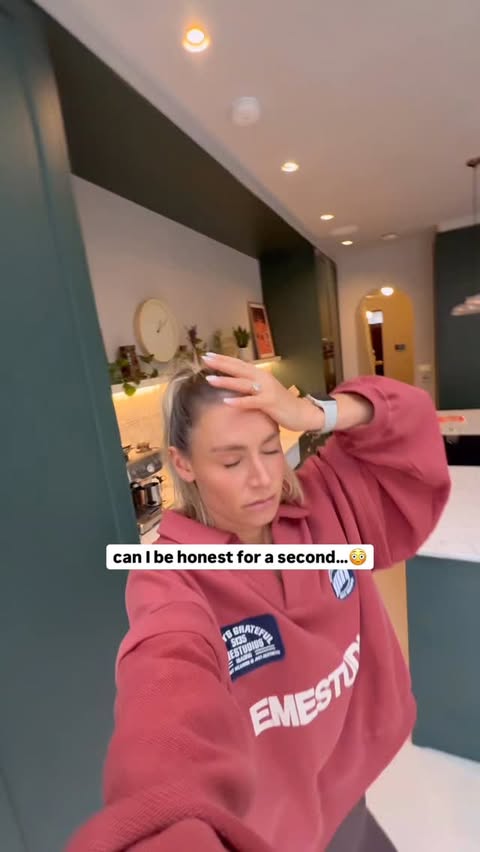 Instagram post by @rhiannoncbailey for AG1. Caption reads: [...] The 1% habits really add up !!! @drinkag1 is....