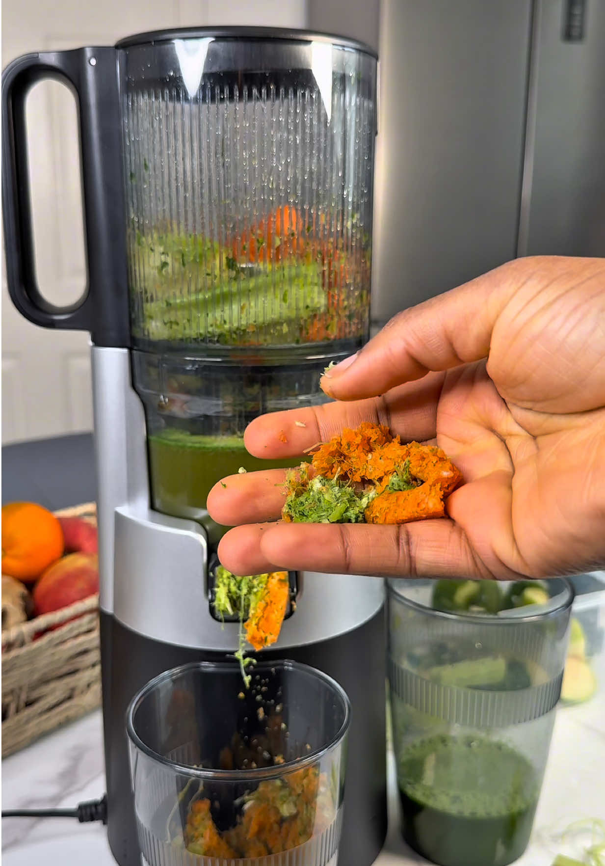 TikTok post by @ladydaroza for Euhomy. Caption reads: [...] #kitchengadgets #coldpressedjuicer @Euhomy....