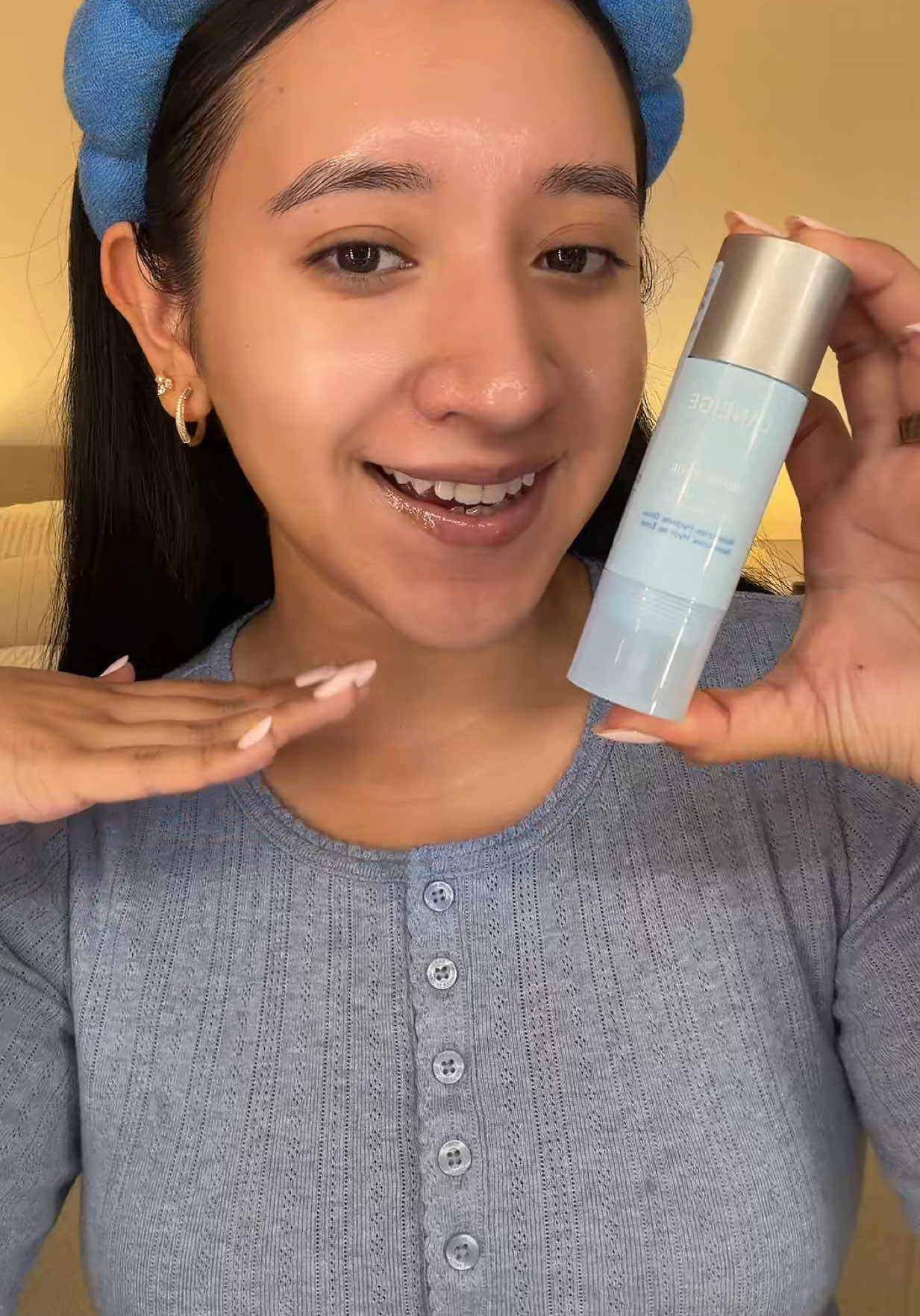 TikTok post by @nashlyvazquez for GAP. Caption reads: [...] #fyp #skincareroutine @Summer Fridays @Gap  .