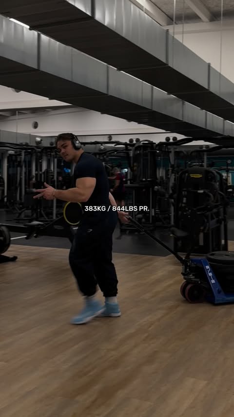 Instagram post by @reginstergakis for Gymshark. Caption reads: [...] 1,5 year a new PR 🦸🏻‍♂️ @gymshark code:....