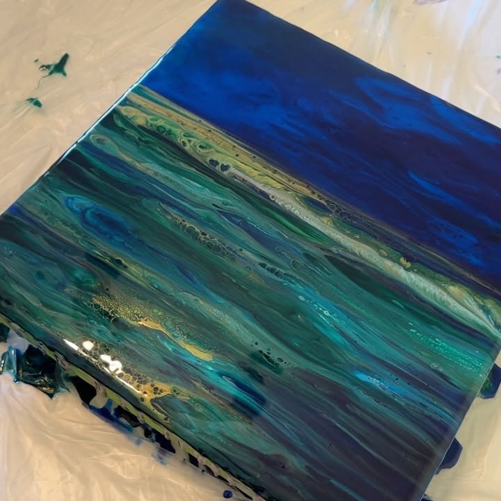 Instagram post by @mohanima_art for Craft Resin. Caption reads: [...] I just love the simplicity. Made with Craft....