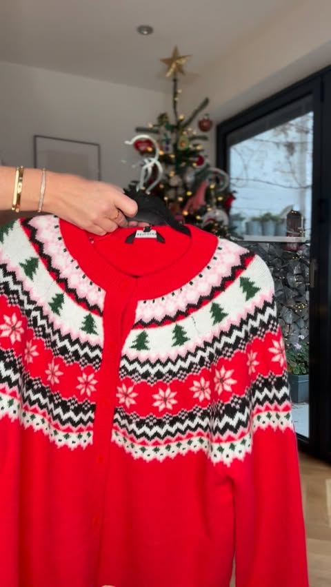 Instagram post by @amanda.raine_ for Peacocks. Caption reads: [...] Here’s how to style 3 of my faves from....