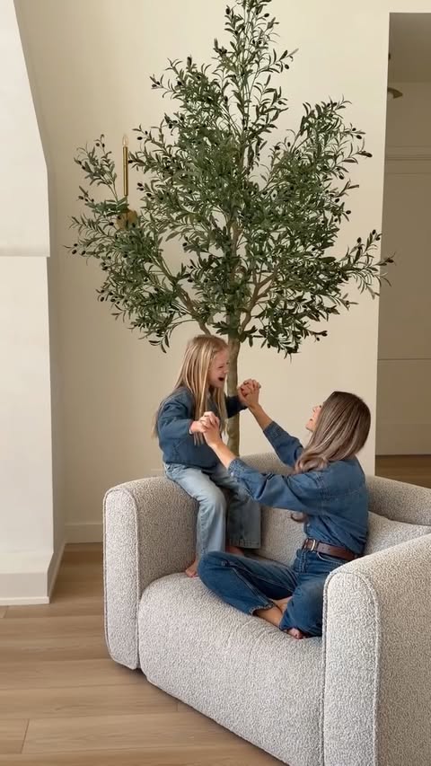 Instagram post by @ella.ignatov for Koala. Caption reads: Koala’s Presidents Day Sale just launched, and....