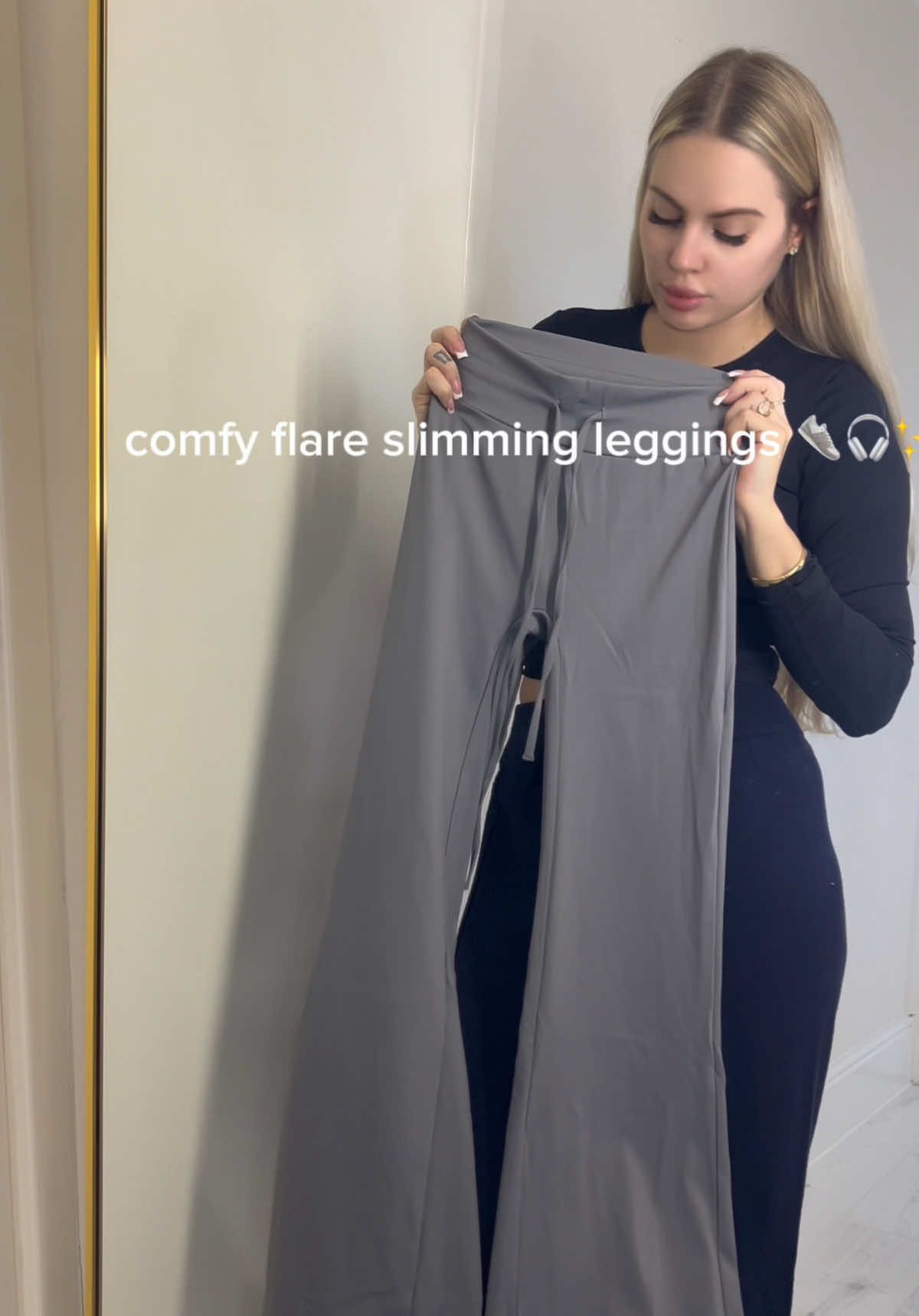 TikTok post by @roberta1_7 for MOOSLOVER. Caption reads: absolutely love these !!@MOOSLOVER #leggings....