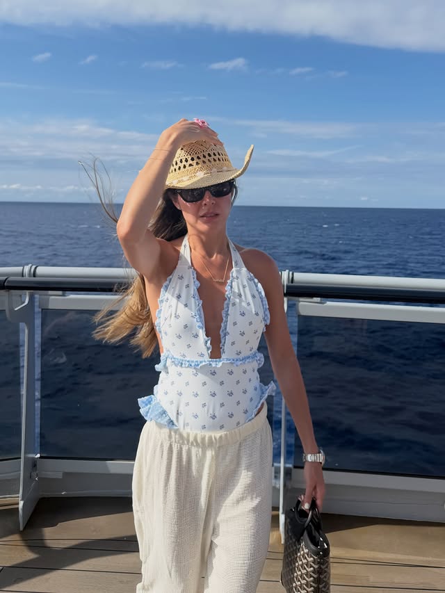 Instagram post by @byisaberry for Montce. Caption reads: [...] 🤭 #sailingwithvirgin #creatorsvoyage....