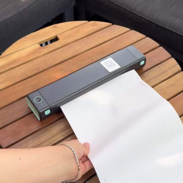 Instagram post by @kc_interior_ for Phomemo. Caption reads: PHOMEMO M08F
Ein tragbarer Drucker von [...].