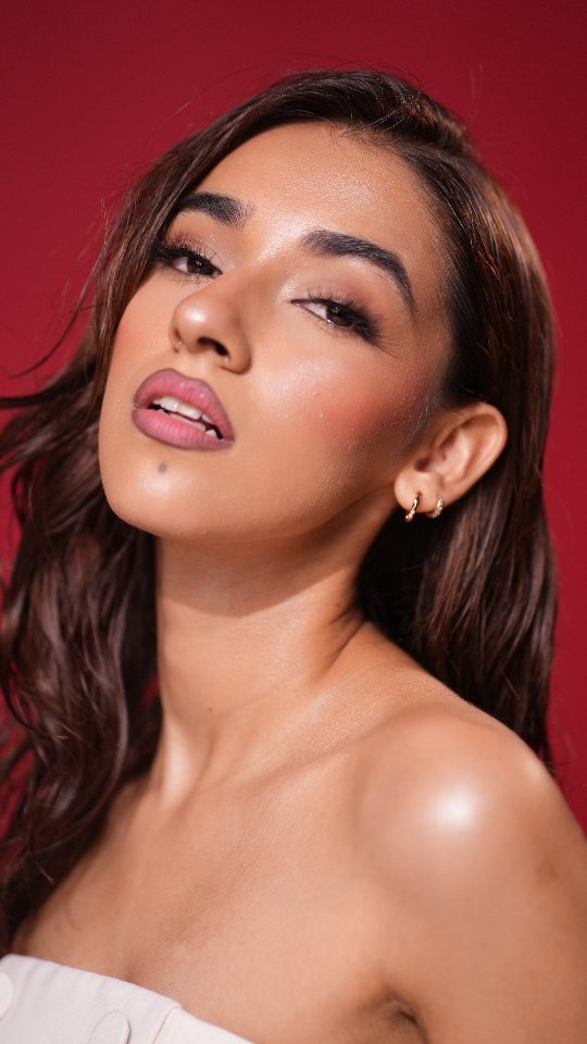Instagram post by @faayahundal for Colorbar Cosmetics. Caption reads: Who knew a little bit of Colorbar could make me....