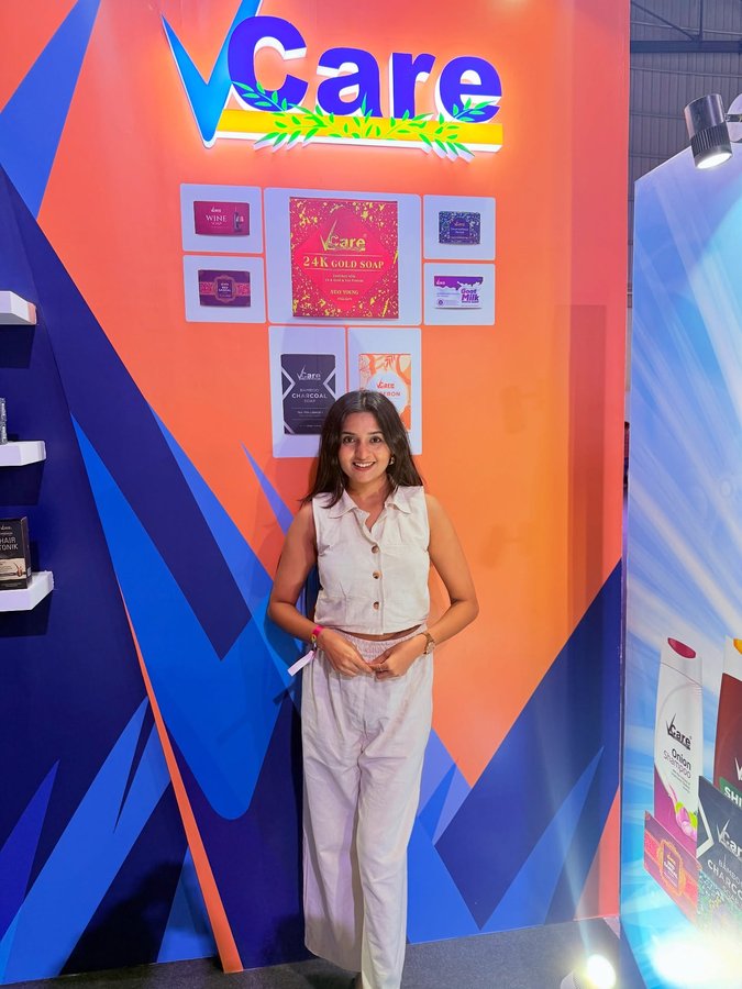Instagram post by @suchi___06 for Flipkart. Caption reads: [...] upgrade — find them now on @flipkart....