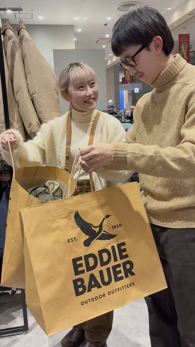 Instagram post by @___301m for Eddie Bauer. Caption reads: ㅤㅤㅤㅤㅤㅤ Eddie Bauer 仙台アエル店に 夫婦で行ってきました♡....