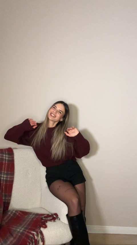 Instagram post by @tomljanovicka_ for ABOUT YOU. Caption reads: Outfit matching the wrapping paper @aboutyou....