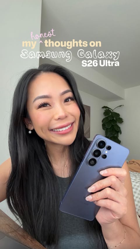 Instagram post by @geezelouiseeeee for Boost Mobile. Caption reads: [...] ✨Privacy Display ✨ #SamsungPartner....