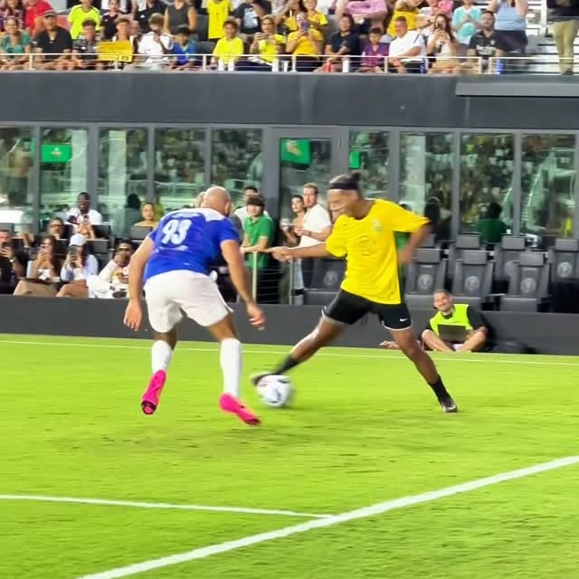 Instagram post by @ronaldinho for Chase. Caption reads: Ronaldinho 🤝 Yassine ⚔️ What a moment 🔥.
