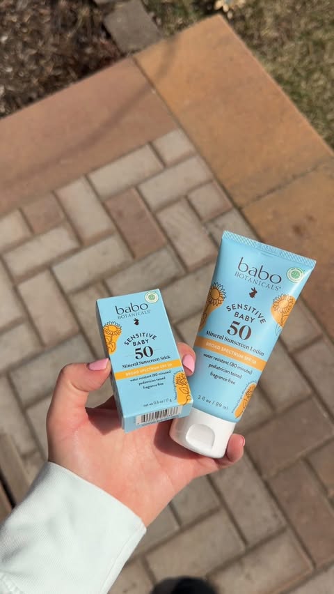 Instagram post by @sabrinaa_pare for Babo Botanicals. Caption reads: Scrunchy mom sunscreen ☀️ @babobotanicals....