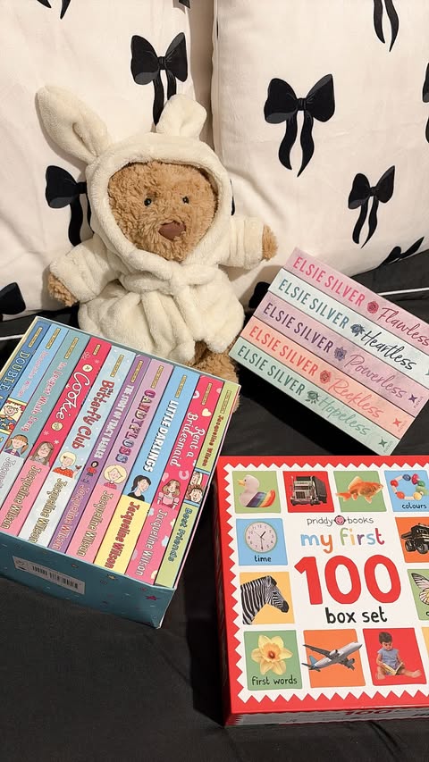 Instagram post by @harperandevelyn_x for Books2Door. Caption reads: Our @books2dooruk haul 📖✨📚 ad 🎀 [...].