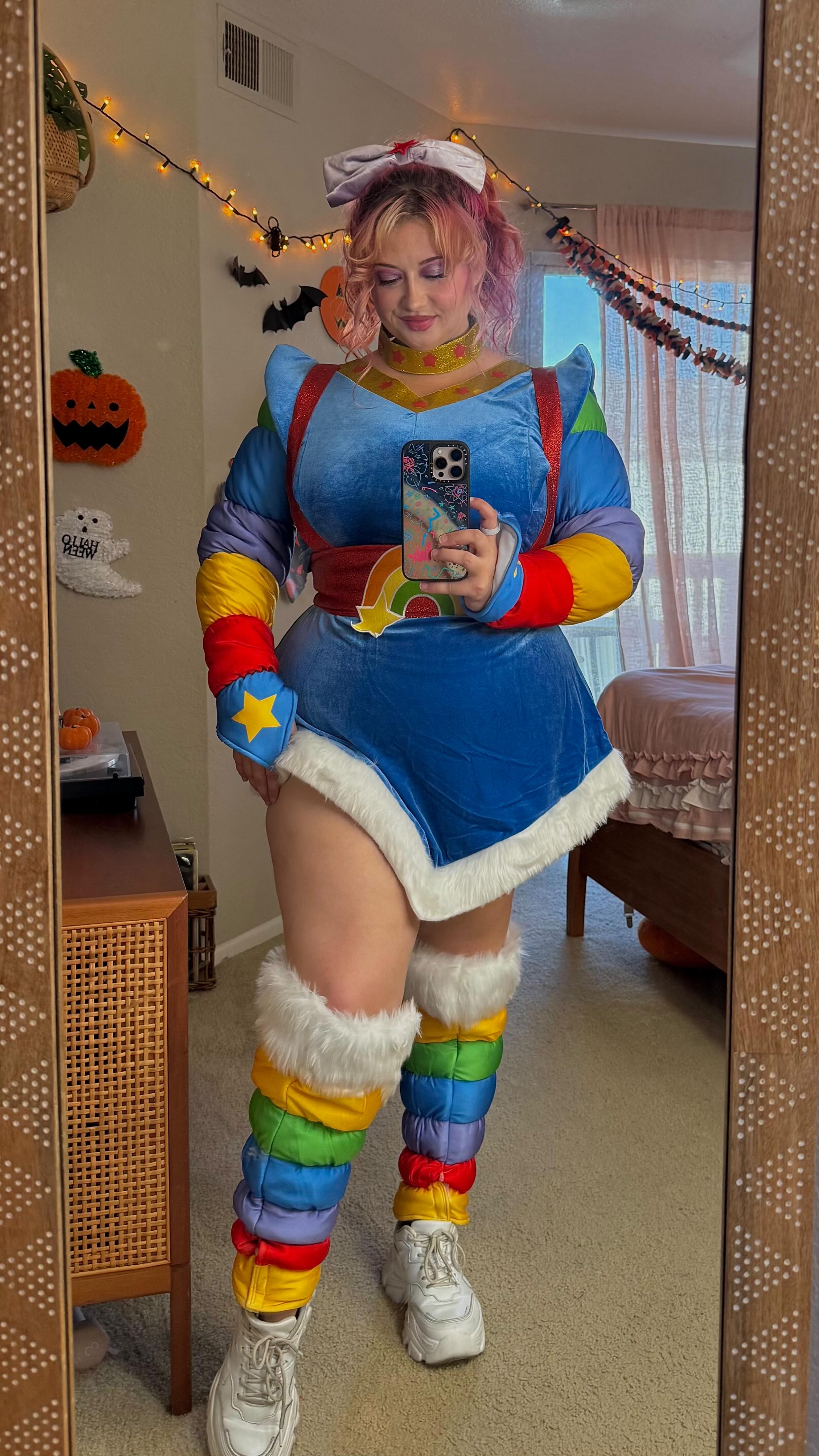 Instagram post by @allicaitlin for Halloween Costumes. Caption reads: [...] it more than once 💅🏻😮‍💨💕....