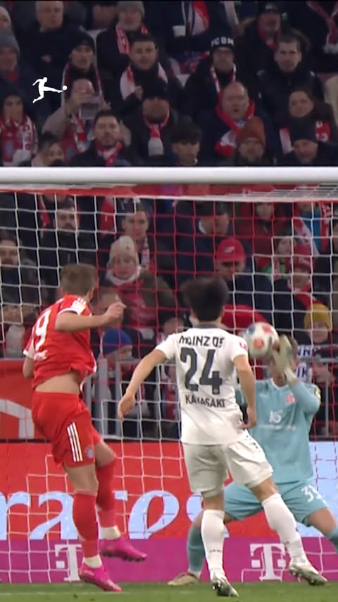 Instagram post by @bundesliga for Amazon Web Services. Caption reads: [...] 🔍📊

#Bundesliga | @AmazonWebServices |....