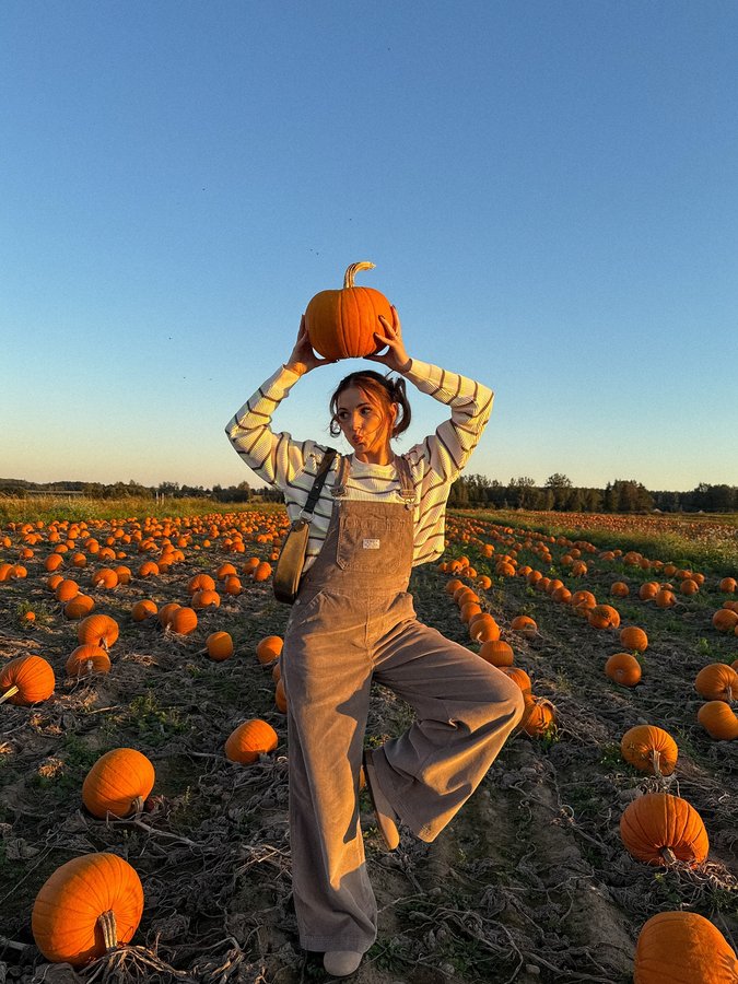 Instagram post by @ameliamatyjasek for Spartoo. Caption reads: everything pumpkin please 🎃
@spartoogram....