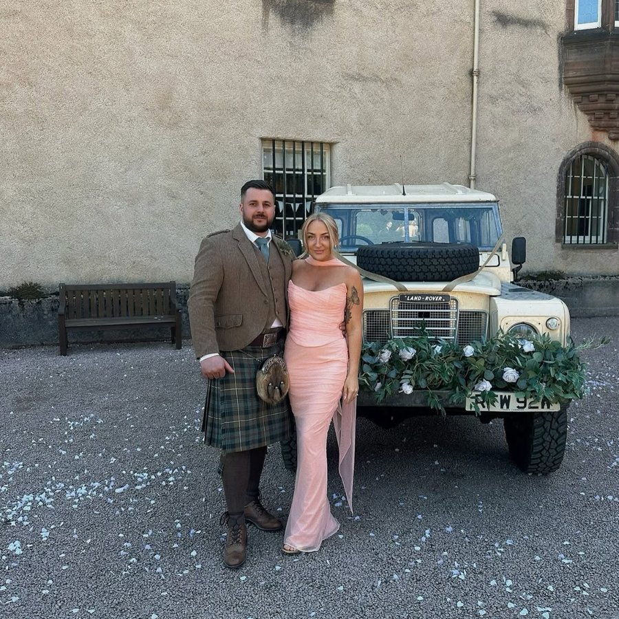 Instagram post by @brownsugarbysammilne for DOLCE GLOW. Caption reads: [...] always eats 🤎#dippedindolce @dolceglow.