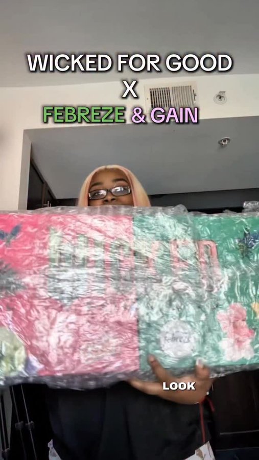 Instagram post by @lexcienesheee for I Love Gain. Caption reads: [...] like? Open my first PR package from....