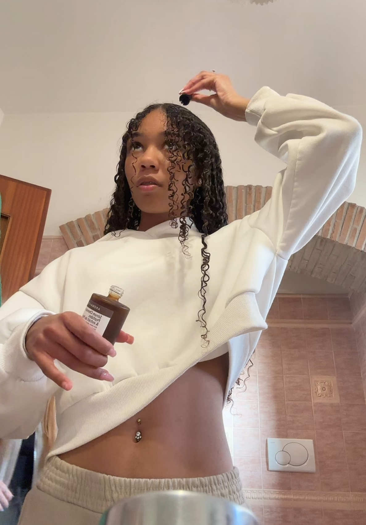 TikTok post by @__.jamilaa.___ for Aroma-Zone. Caption reads: @Aroma-Zone Italia .