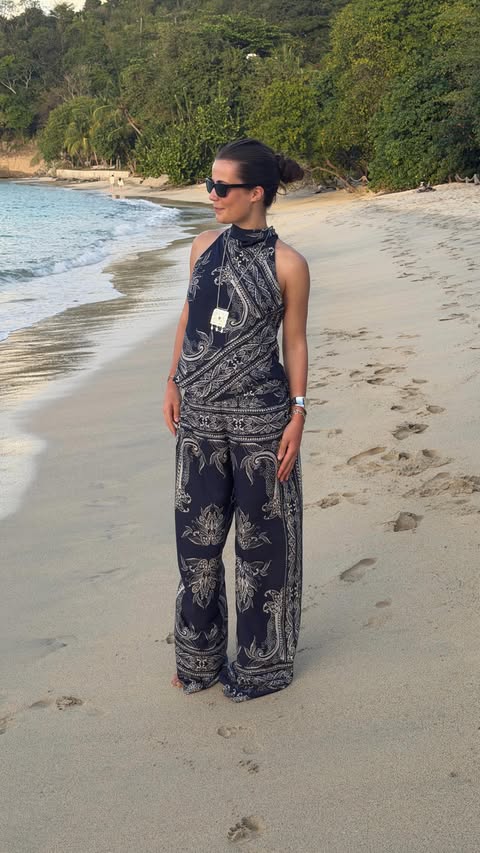 Instagram post by @manondevelder for AMANDA UPRICHARD. Caption reads: [...] Island life is 90% tan, 10% burned....
