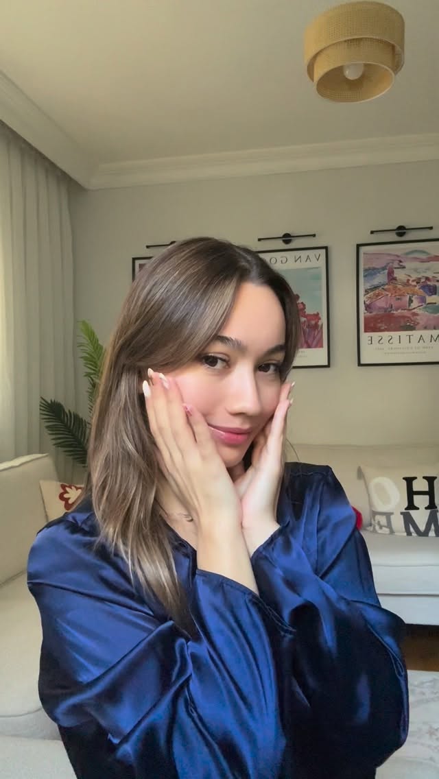 Instagram post by @nuroztturk for Herbalife. Caption reads: Morning routine <3

#reklam #skinglow....