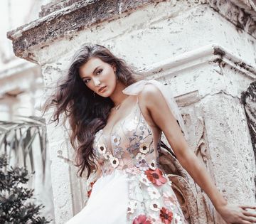 Instagram post by @lhphotoworldwide for WILHELMINA. Caption reads: [...] Location: @vizcaya_museum @wilhelmina.miami....