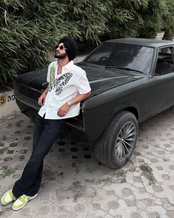 Instagram post by @i_ammanmeetsingh for Fugazee. Caption reads: Back with some raw & real style content ✨
Been....