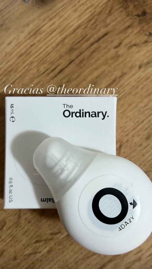 Instagram post by @kari7_makeup for DECIEM. Caption reads: [...] Acids Lip Balm de @theordinary @deciem Lo....