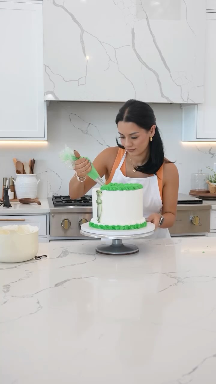 Instagram post by @lesdomakeup for GEICO. Caption reads: Because @GEICO makes insurance simple, you don’t....