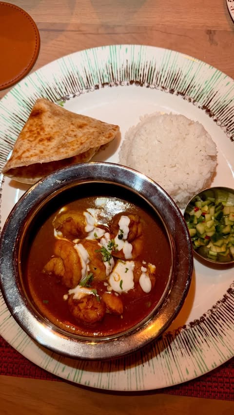 Instagram post by @wrightdownmainstreet for Disney Parks. Caption reads: [...] King themed restaurant 🦁

HOSTED....