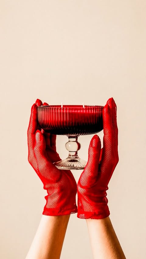 Instagram post by @mobilephotographyfans for Photoroom. Caption reads: [...] trend? Instead of panicking, I opened....