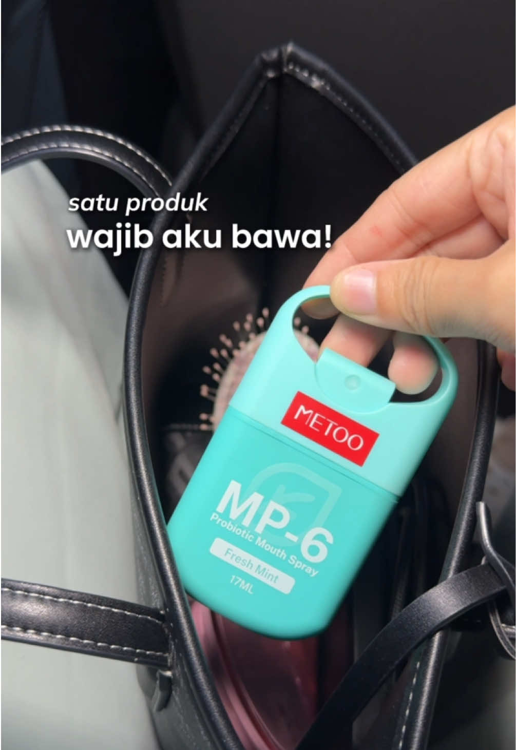 TikTok post by @itsjeniss for Metooo. Caption reads: barang yang wajib aku bawa kemana-mana pastinya....