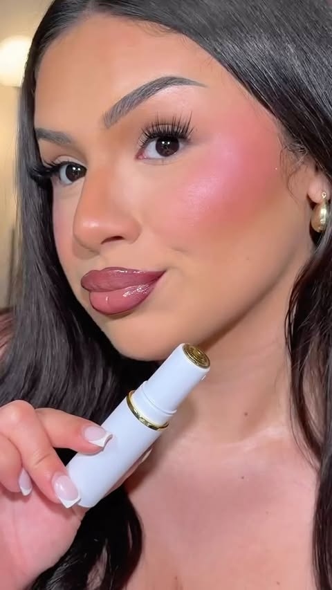 Instagram post by @hannahmiaaaa for Bushbalm. Caption reads: #BushBalmPartner Pre makeup fuzz control will....
