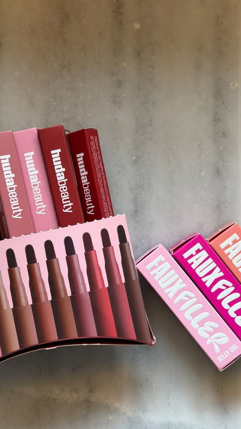 Instagram post by @hiasjournal for HUDA BEAUTY. Caption reads: @hudabeauty is the gift that keeps on [...].