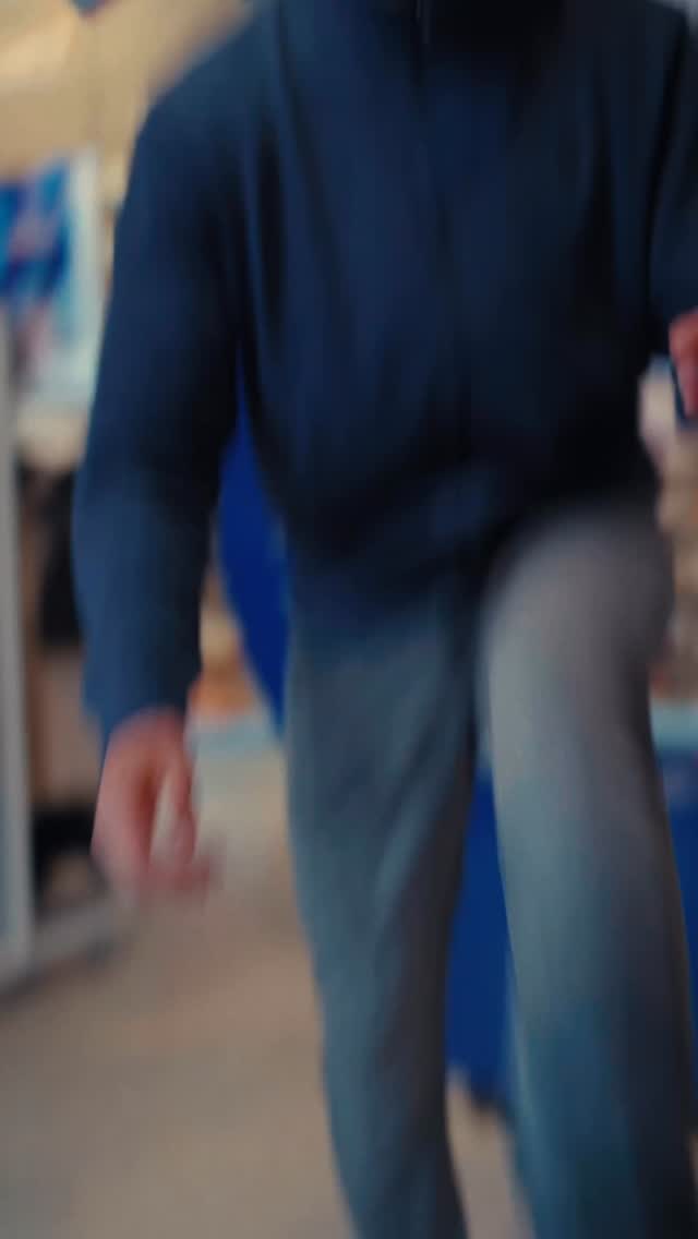 Instagram post by @cristiancuevas15 for Skechers Chile. Caption reads: ¿Listo para vivir una experiencia única?....