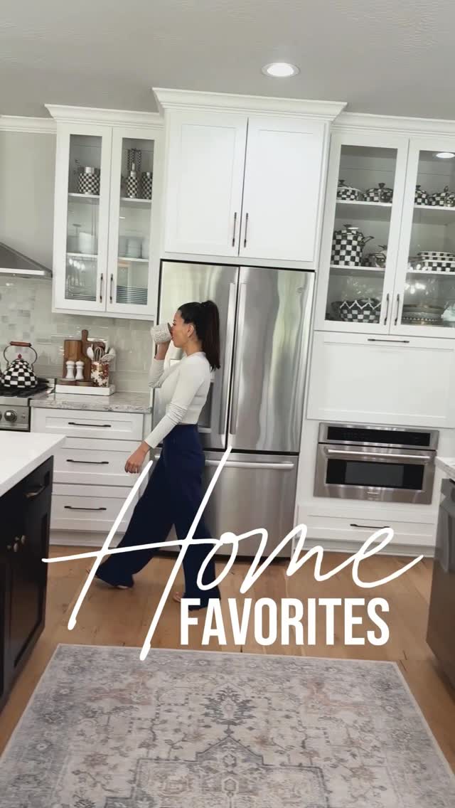 Instagram post by @lux_mommy for HSN. Caption reads: 🙌🏼SALE ALERT + FREE Shipping on some current....