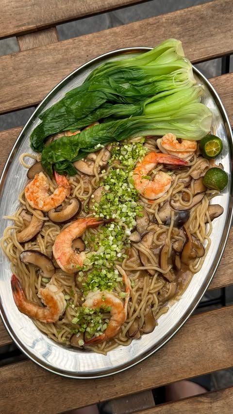 Instagram post by @uncle.cyrus for Knorr Philippines. Caption reads: Saucy Pansit Canton with @knorrph....