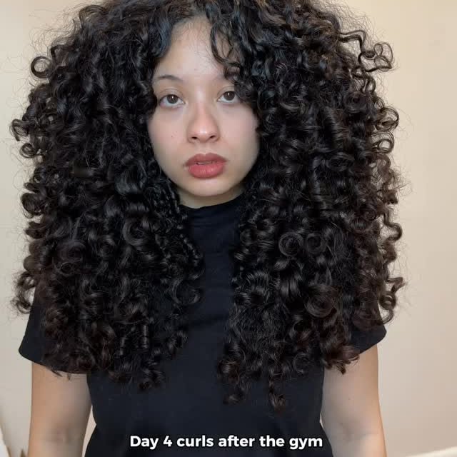 Instagram post by @curlswithalexa for Maui Moisture. Caption reads: When a routine makes it like this to day 7 I know....