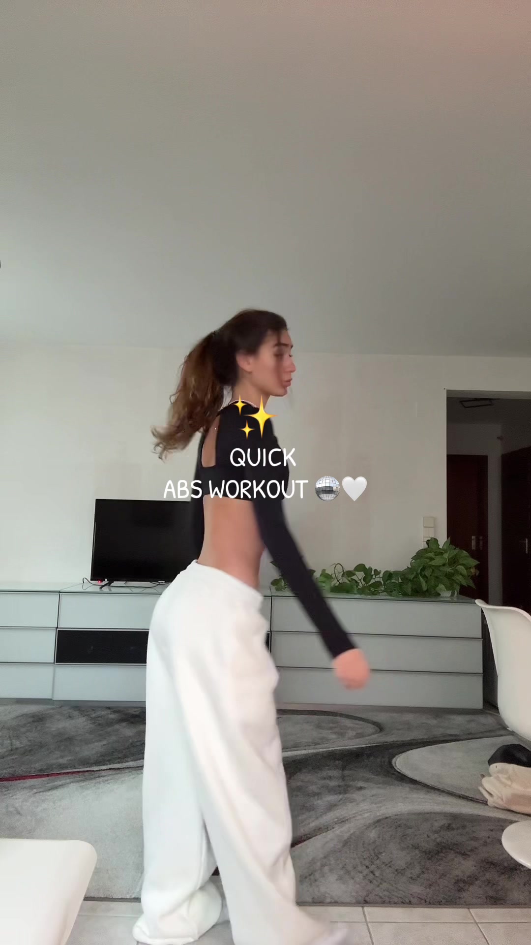 TikTok post by @lisaaylin.scl for Smilodox. Caption reads: 10%Rabatt bei @smilodox mit Code: LISAAYLIN Dankt....