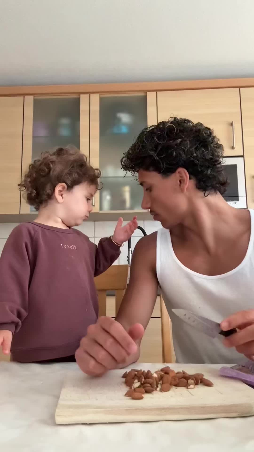 TikTok post by @sevko_21 for COSORI. Caption reads: Coco und Sevko backen mit der CosoriTurbotowerPro....