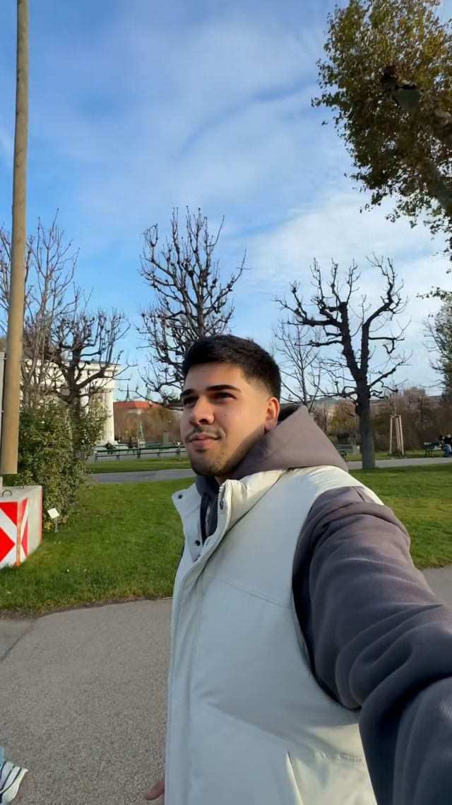 Instagram post by @berkcicekgil for Head&Shoulders. Caption reads: Milli takımımızın özgüven sponsoru....
