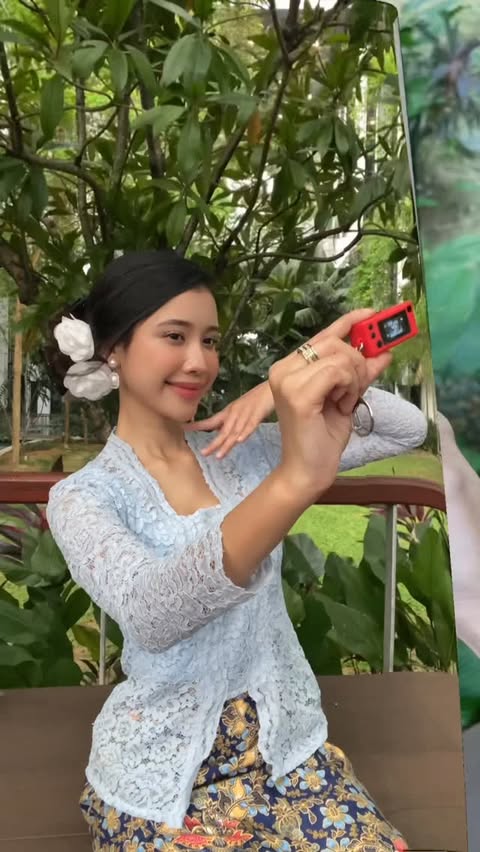 Instagram post by @lilyayumiii for Kodak. Caption reads: [...] 🫶🏻 Vintage vibes hits different with Kodak....