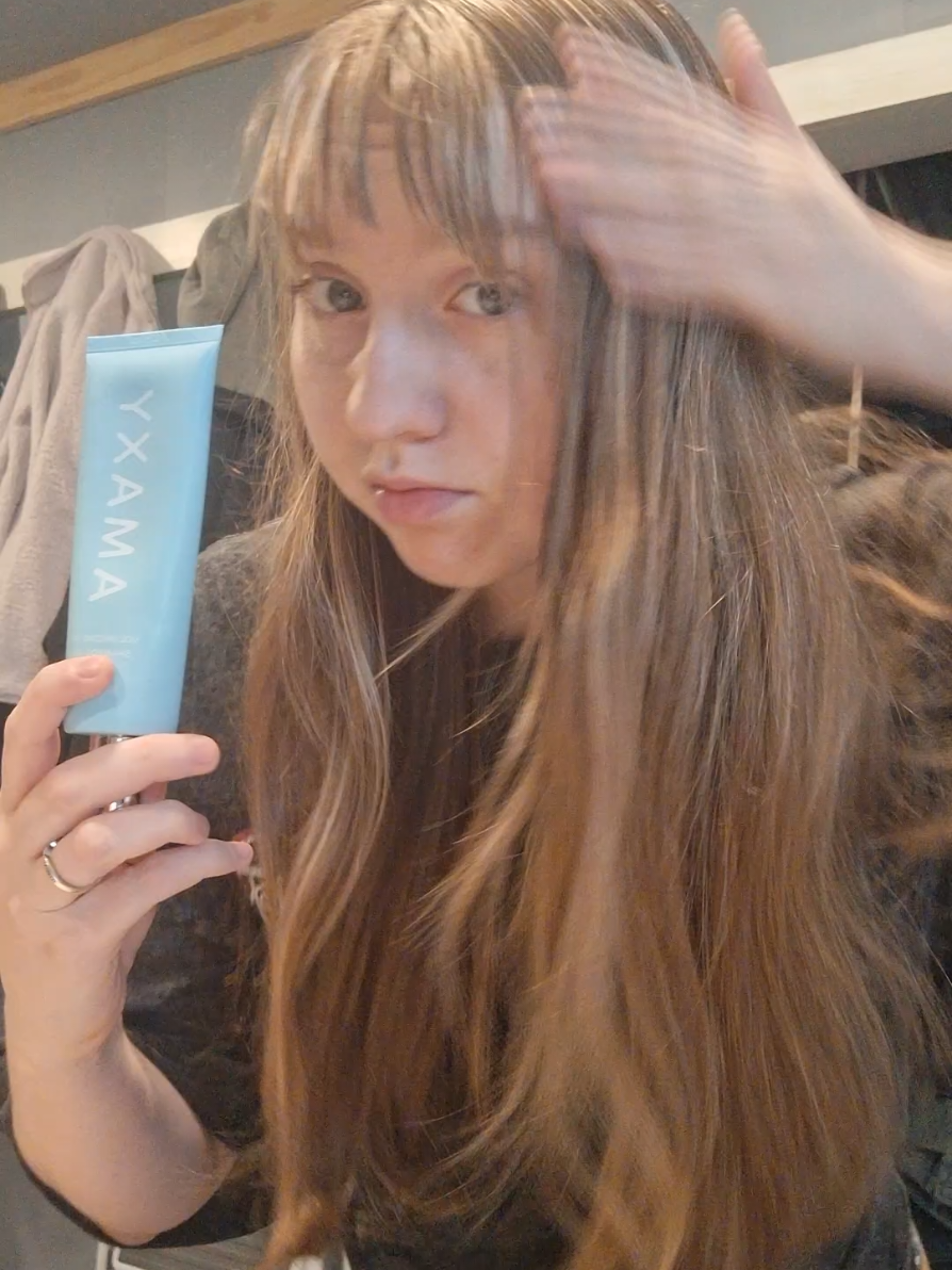 TikTok post by @_venomeye for AMAXY Beauty. Caption reads: saves me every time I forgot or just dont have....