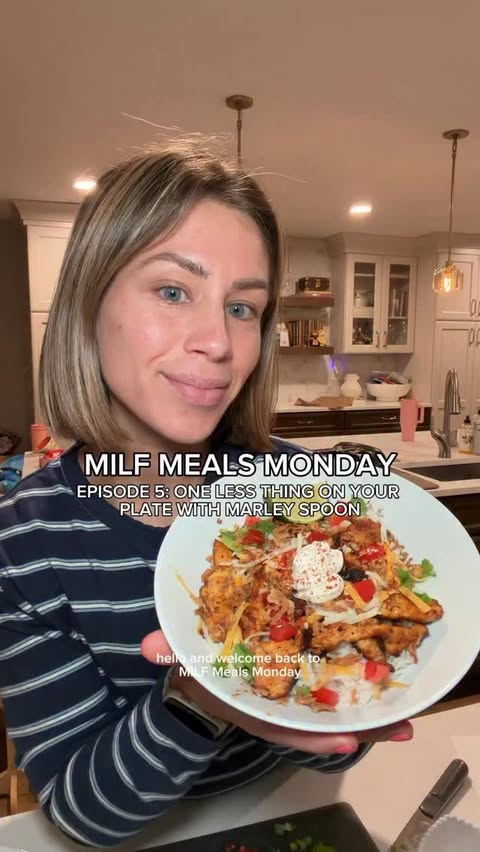 Instagram post by @hannahh_johnston for Marley Spoon. Caption reads: [...] Chicken Bowl with special guest Marley....