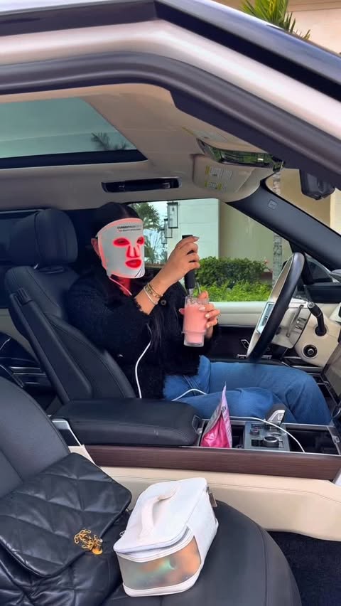 Instagram post by @guinwaz for Bloom Nutrition. Caption reads: Forever getting ready in the car 💄👀 @bloomsupps....