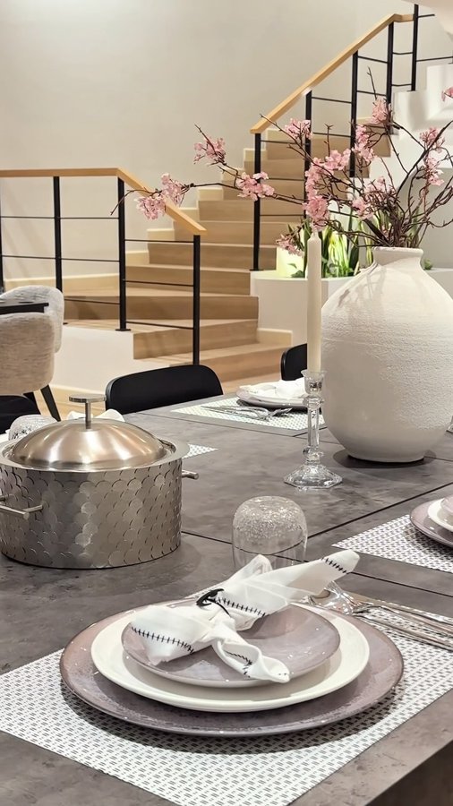 Instagram post by @noufspace_ for aura. Caption reads: @auraliving لا يفوتكم كولكشن رمضان تحصلونهم....